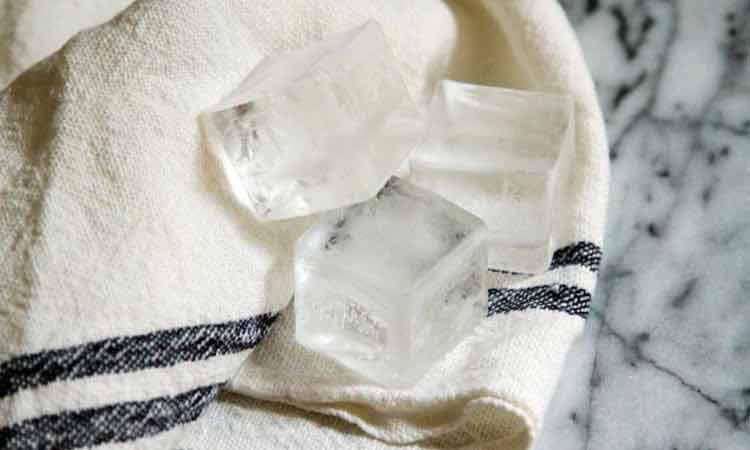 Towel on 8 Benefits Of Ice Cubes For Your Skin