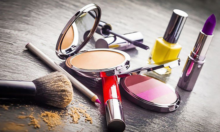 Cosmetic complaints on What occurs whenever you wear too much makeup