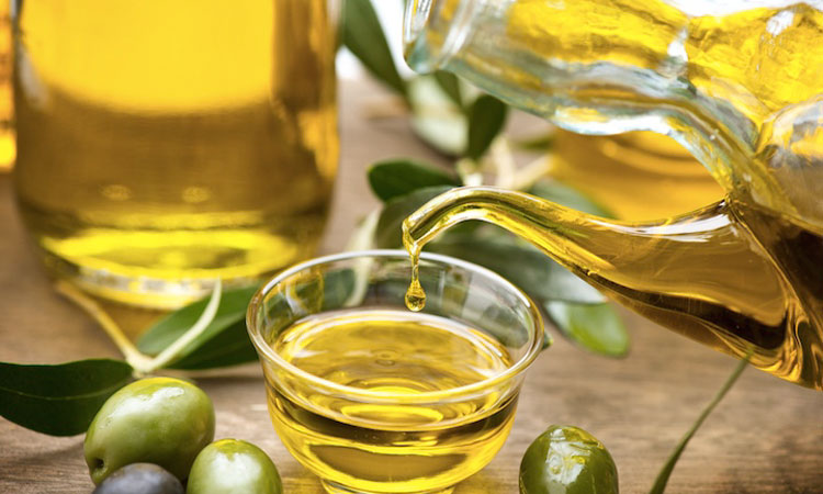 Oliveoil on Skincare recommendations to fight dry skin from winter season 