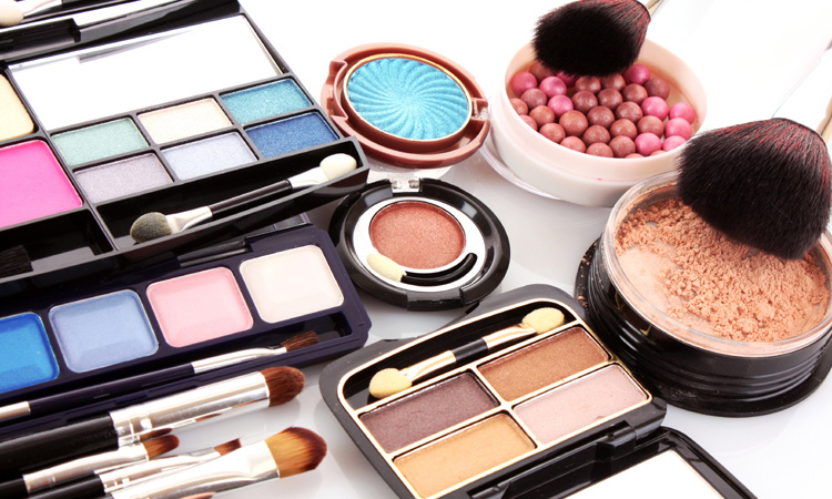 organic makeup on guide to buying organic makeup